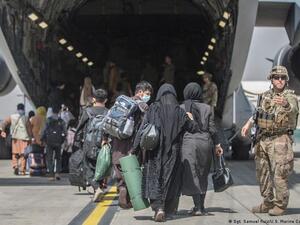 اجلاء 82 الفا