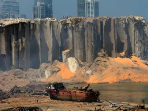 انفجار المرفأ اختصار للبنان