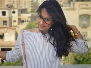 حساب مزيف يهدد فتاة الفستان