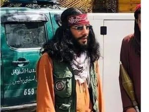زي مقاتل من جماعة طالبان يثير موجة واسعة من الضحك والتندر