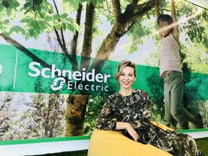 شنايدر إلكتريك تتعاون مع "مجموعة أبوظبي للاستدامة" لضمان مستقبل أكثر استدامة لإمارة أبوظبي