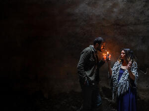 فيلم صالون هدى مأخوذ عن أحداث حقيقية، ويتعمق في مفاهيم الولاء والخيانة والحرية، من خلال أحداث تدور في محل لتصفيف الشعر في بيت لحم، تمتلكه سيدة تدعى هدى العرض العالمي الأول لفيلم صالون هدى في مهرجان تورونتو السينمائي الدولي