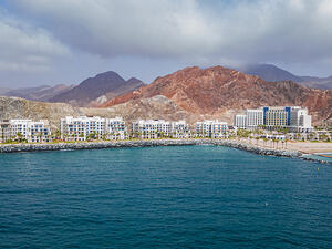 تبلغ مساحة المشروع الإجمالية أكثر من 573,000 قدم مربع، ليتيح لمالكي الوحدات السكنية إمكانية الوصول إلى المرافق الجذابة التي يوفرها منتجع شاطئ العنوان الفجيرة ذي الخمس نجوم، الذي تم افتتاحه مؤخرا .  إيجل هيلز تبدأ بتسليم مشروع العنوان رزيدنسز الفجيرة