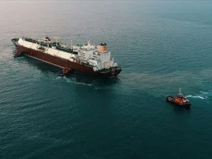 استقدام سفينة نفط إيرانية إلى لبنان