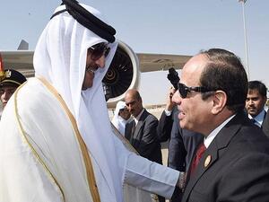 الرئيس المصري عبد الفتاح السيسي، وأمير قطر تميم بن حمد آل ثاني