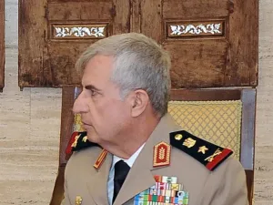 زيارة نادرة.. وزير الدفاع السوري في الأردن