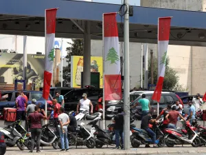 عبر نحو 40 صهريح وقود الحدود العراقية السورية تحت حماية الحرس الثوري والمليشيات الموالية له