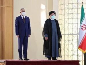 إيران تستقبل رئيس الوزراء العراقي على أنغام فيلم الرسالة