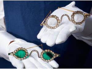 زوج من النظارات لأحد أفراد العائلة المالكة في إمبراطورية المغول