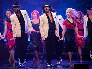 خلال الحدث القرية العالمية تستضيف العرض العالمي الشهير "بيرن ذا فلور" لأول مرة في الشرق الأوسط وشمال أفريقيا خلال موسمها الـ26