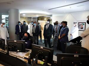 جمارك دبي تستعرض تجربتها في تطوير خدمات ذكية لوفد من إقليم دارفور السوداني