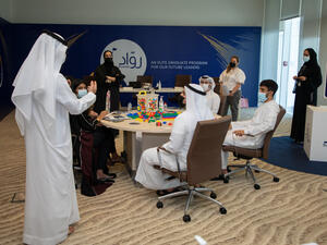 بنك الإمارات دبي الوطني يطلق برنامج "رواد" للخريجين استجابة لبرنامج "نافس" الهادف لتمكين ورفع الكفاءة التنافسية للكوادر الوطنية وتأهيلهم لمناصب قيادية