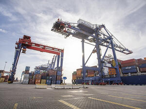 شركة ميناء حاويات العقبة تواصل الاستثمار في المعدات المتطورة والمتخصصة 