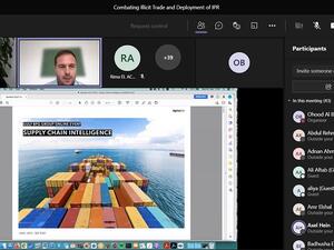 يأتي تنظيم ورش العمل التوعوية لشركات الشحن السريع انطلاقاً من حرص جمارك دبي  على توعية كافة فئات المجتمع وتثقيفها حول مخاطر واضرار البضائع المقلدة جمارك دبي تتوج جهودها لدعم التجارة الكترونية بتنظيم سلسلة من ورش العمل التوعوية لشركات الشحن السريع
