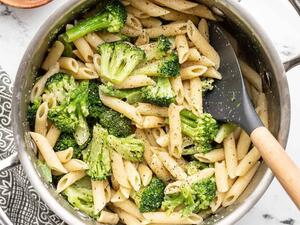 باستا بالبروكلي مع توابل الرانش الشهية