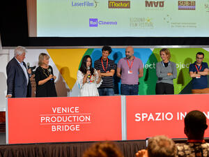 جائزة MAD Solutions تستمر للسنة السابعة على التوالي وتتمثل في حصول مشروع الفيلم الفائز على خدمات الترويج والتوزيع في العالم العربي، بينما جائزة مهرجان الجونة السينمائي هي الخامسة للمهرجان ضمن الورشة.   آلاف دولار والمشاركة في منصة الجونة السينمائية