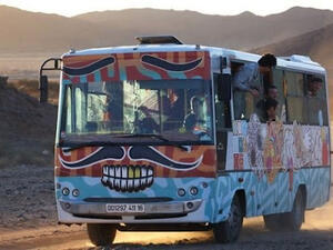 يجسد بطولة الفيلم مجموعة كبيرة من رواد ونجوم مواقع التواصل الاجتماعي من بينهم فاروق بوجملين، محمد ابركان، نهلة، ليديا شبوط، عبد الكريم دراجي، وأمين قروجة. مشروع فيلم يد مريم يحصل على جائزة MAD Solutions في مهرجان عمان السينمائي الدولي