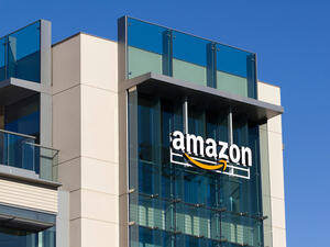 أمازون تعتزم توظيف 125 ألف موظف في أميركا 