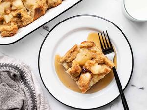 فطيرة القرفة والتفاح الشهية بالخبز الفرنسي