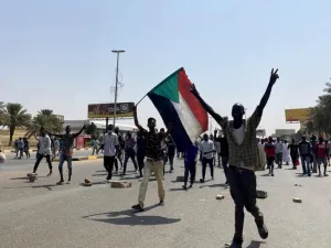 مراهنات خطيرة في السودان