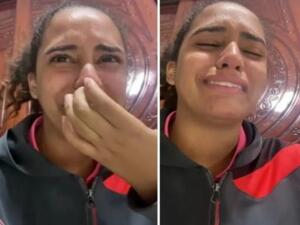 فتاة مصرية تبكي بعد تعرضها للتحرش على يد رجل مسن