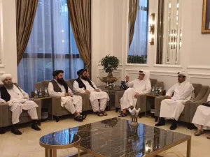 مباحثات بين "طالبان" ووزير الخارجية القطري بالدوحه