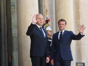 الرئيس التونسي قيس سعيّد مع نظيره الفرنسي إيمانويل ماكرون