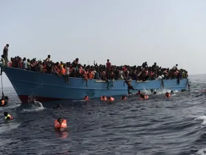 بعد مغادرتهم ليبيا.. فقدان الاتصال بـ 70 مهاجرا في البحر 
