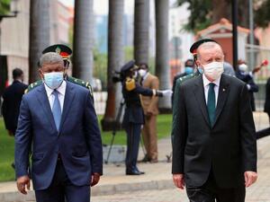 Turkish President Recep Tayyip Erdogan (R) and Angolan President Joao Manuel Goncalves Lourenco