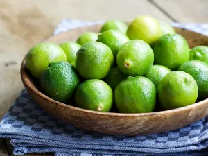 الليمون الأخضر..ثمرة حمضية ذات فوائد قوية