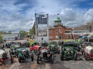 Bentley  تحتفل بمئوية الفوز الأول الذي تحقّقه