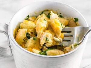 وصفات المايكروويف: أكواب النقانق بالبيض 