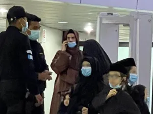 عائلة يهودية في مطار غواتيمالا