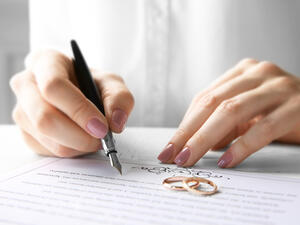 Bride plans to send letters to family telling them they're NOT invited to her wedding