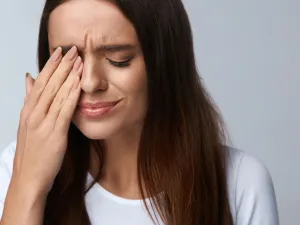 جفاف العين والفم معًا..ما السبب وراء ذلك؟