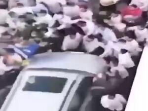 مدير شركة في الكويت يدهس موظفيه