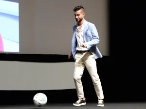 صنع مخرج الفيلم على العربي عالماً خاصاً يلهب مشاعر الجمهور