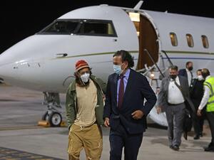 صحافي أمريكي مُفرج عنه في ميانمار يصل للدوحة