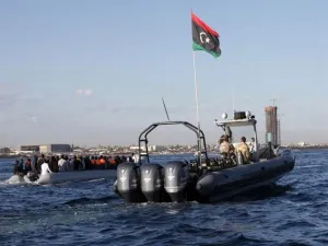  إنقاذ 61 مهاجرا غرب طرابلس الليبية 