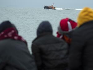 More than 2 dozen migrants die as boat capsized in English Channel