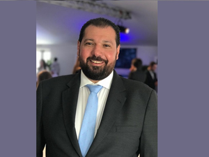 أحمد قدوس، نائب الرئيس لسلسلة التوريد في شركة يونيليفر الشرق الأوسط وشمال إفريقيا تزامناً مع احتفالات الدولة بــ"عام الخمسين" دبي لتنمية الصناعة والصادرات و"يونيليفر" تطلقان حملة "50 × 50"