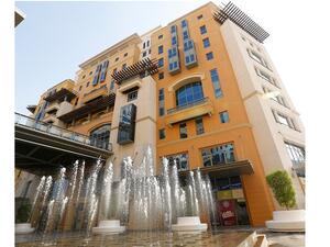 توزّعت الرخص الجديدة التي تم إصدارها خلال العشرة أشهر الأولى من عام 2021 على حسب فئة الرخصة، حيث جاءت في مقدمتها الرخص المهنية بنسبة 59%، تلتها التجارية بنسبة 41%.  الاقتصاد والسياحة بدبي: دبي تستقطب 55,194 شركة جديدة  خلال العشرة أشهر الأولى من 2021