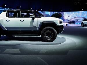 تركّز ’جنرال موتورز أفريقيا والشرق الأوسط‘ على توفير المجموعة الأوسع والأشمل من المركبات الكهربائية في المنطقة من علاماتها التجارية التي تضم ’شفروليه‘ و’جي إم سي‘ و’كاديلاك‘ ’جنرال موتورز أفريقيا والشرق الأوسط‘ تخطّ درباً جديداً لقطاع التنقّل عبر طرح 13 مركبة كهربائية جديدة بحلول 2025 وإطلاق ’أونستار‘ في الإمارات