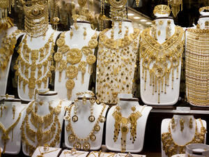 أسعار الذهب في الإمارات تسجل انخفاضاً بشكل طفيف