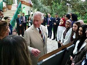  زار أمير ويلز محل إقامة السفير البريطاني للاطلاع على أعمال برنس ترست إنترناشونال في الأردن ولقاء الشباب الخريجين.