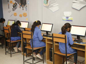 مجموعة فاين الصحية القابضة تحدّث مختبر الحاسوب في مدرسة ارينبة الشرقية للبنات