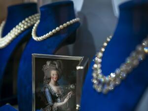 Marie Antoinette's diamond bracelets goes for sale