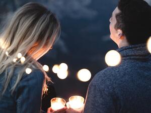 ما هي رائحة الشموع المناسبة لك وفقاً لبرجك؟