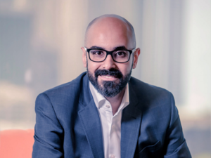 تكريم طلاب الهندسة في جامعة الإمارات العربية المتحدة  في معسكر ناسا الصيفي الذي تديره شركة مايكروسوفت