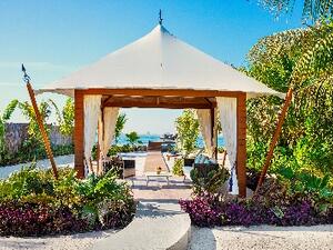 الريتز-كارلتون رأس الخيمة، صحراء الوادي والريتز-كارلتون رأس الخيمة، شاطئ الحمرا  يقدّمان مجموعة من التجارب الاحتفالية الفاخرة بمناسبة اليوبيل الذهبي لتأسيس دولة الإمارات